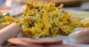 Scrambled eggs with herbs on top